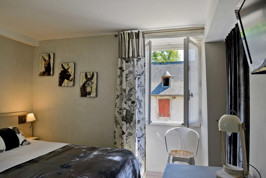 Hotel Les Bains De Secours Sevignacq-Meyracq Bagian luar foto
