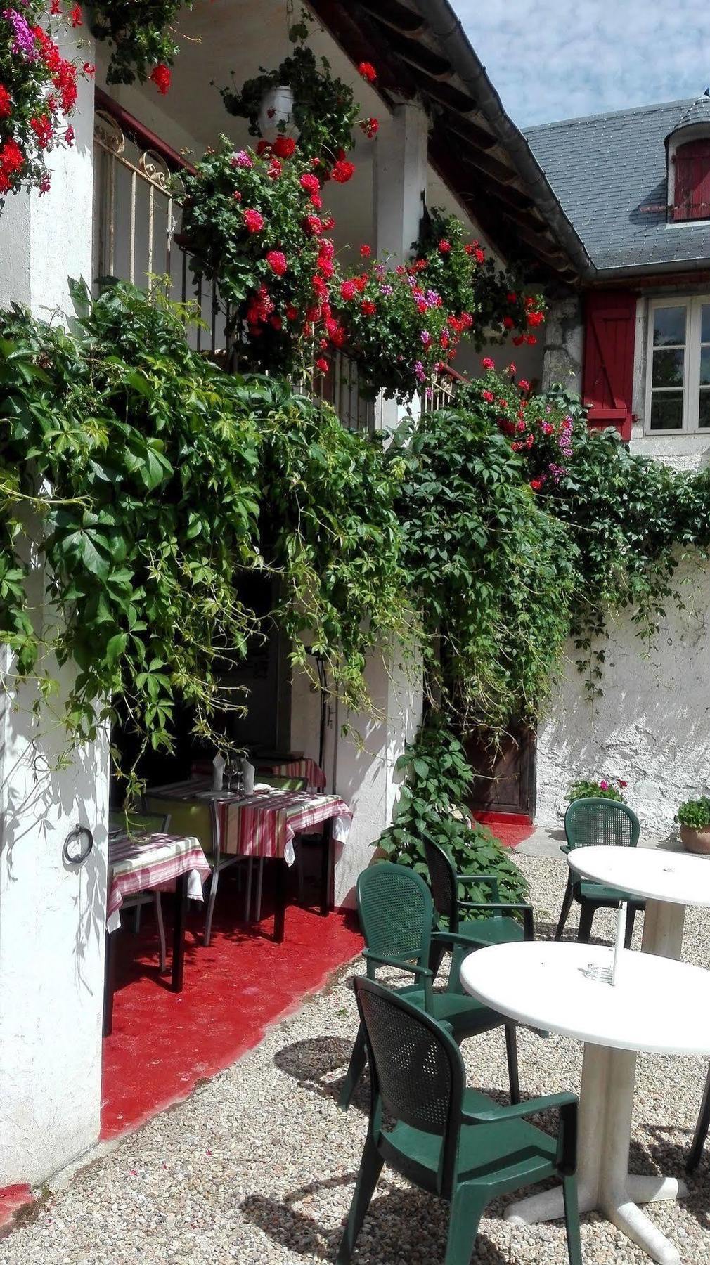 Hotel Les Bains De Secours Sevignacq-Meyracq Bagian luar foto