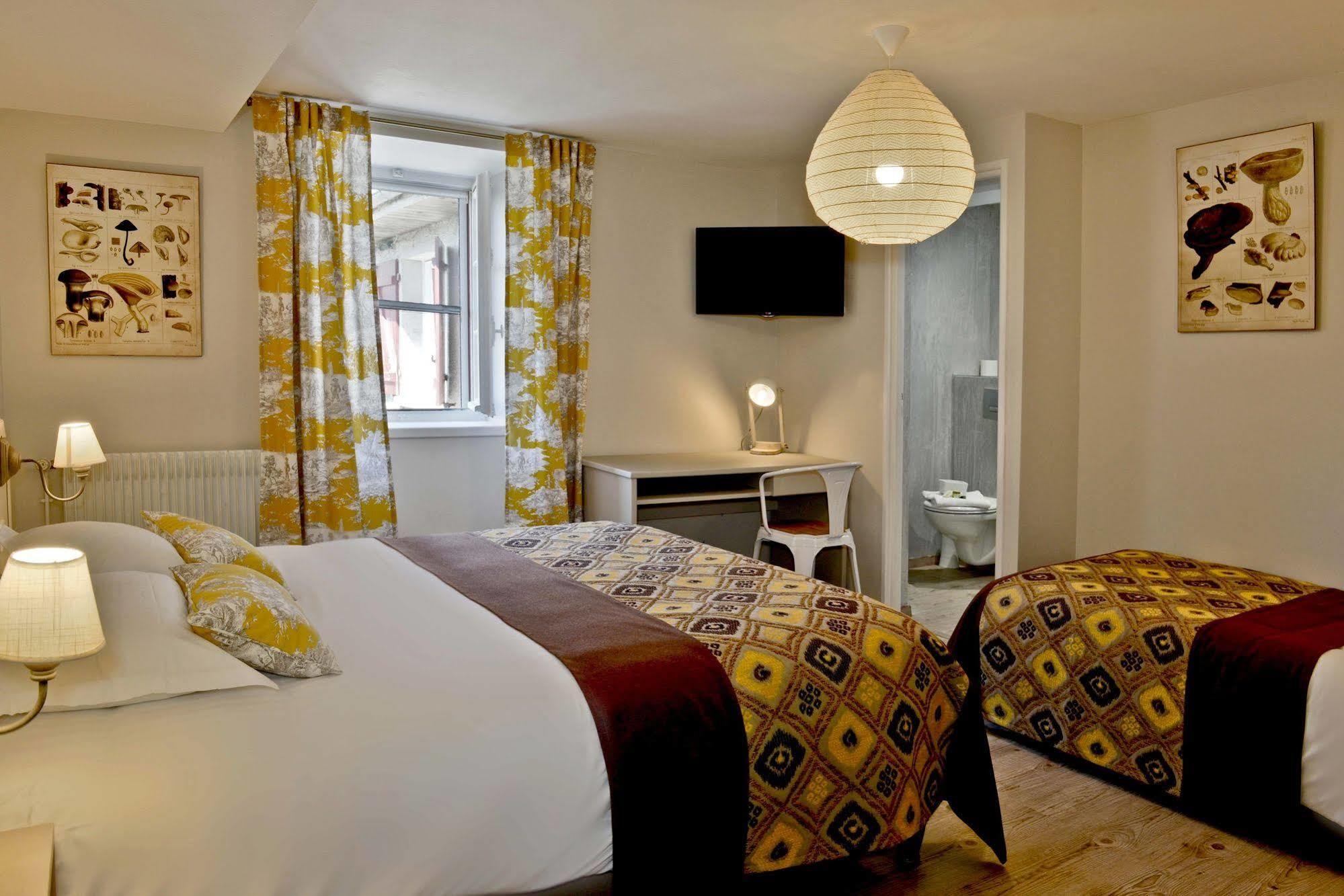 Hotel Les Bains De Secours Sevignacq-Meyracq Bagian luar foto
