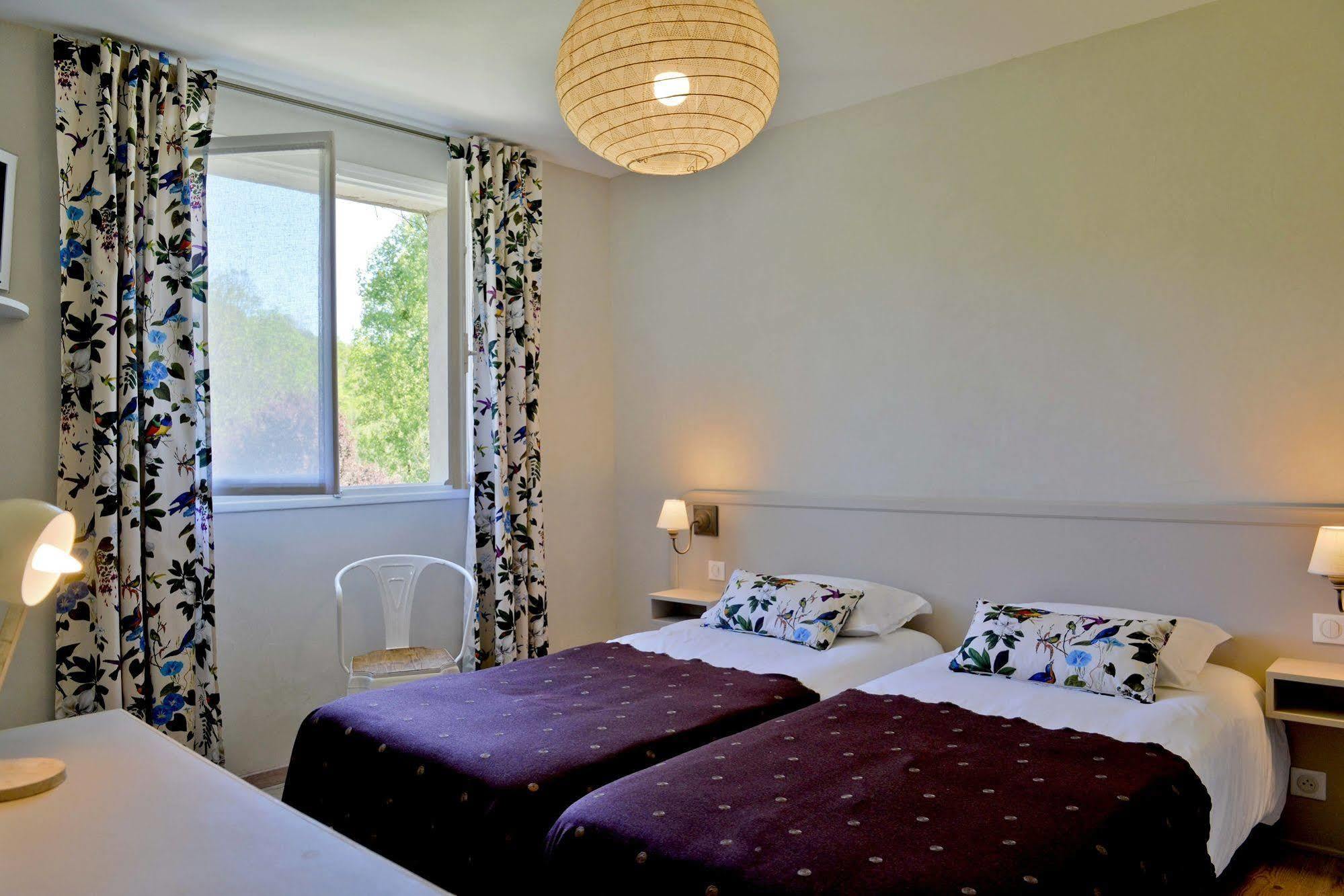 Hotel Les Bains De Secours Sevignacq-Meyracq Bagian luar foto