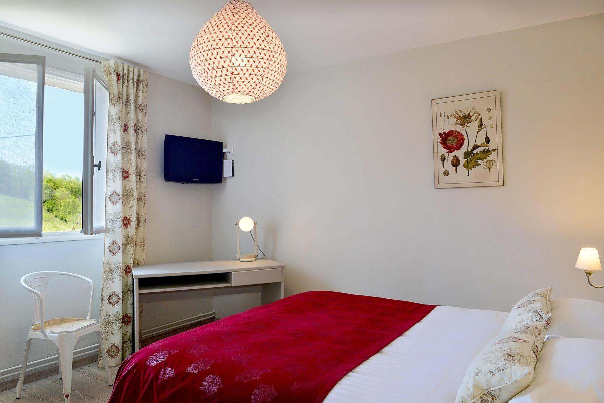 Hotel Les Bains De Secours Sevignacq-Meyracq Bagian luar foto