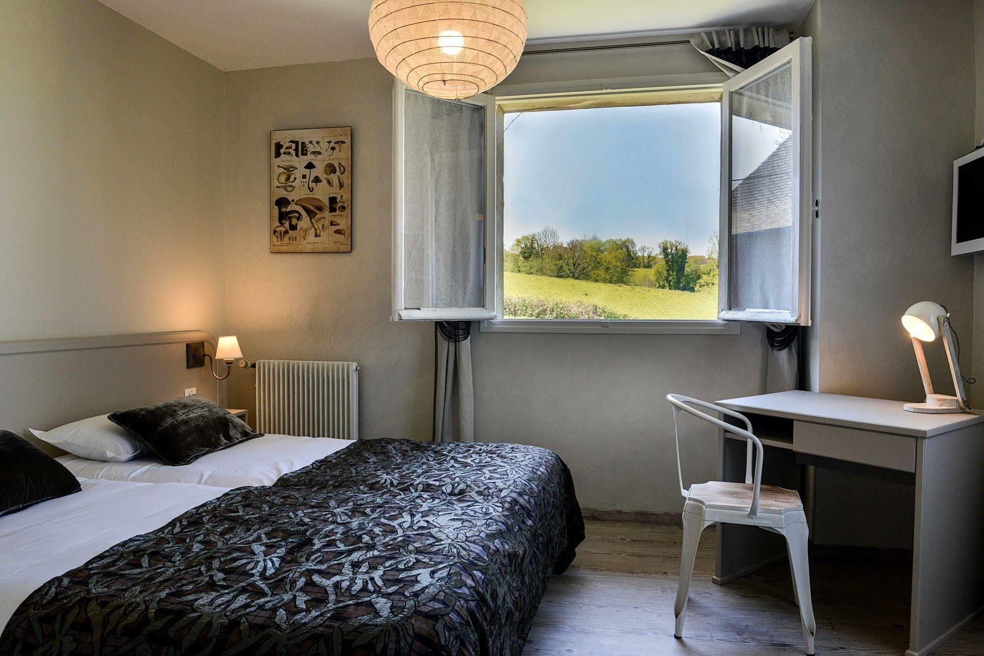 Hotel Les Bains De Secours Sevignacq-Meyracq Bagian luar foto