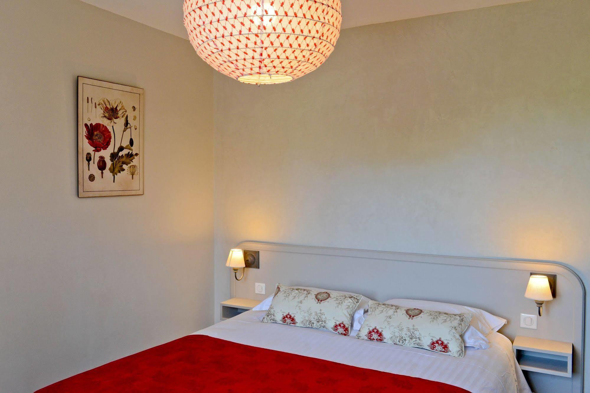 Hotel Les Bains De Secours Sevignacq-Meyracq Bagian luar foto